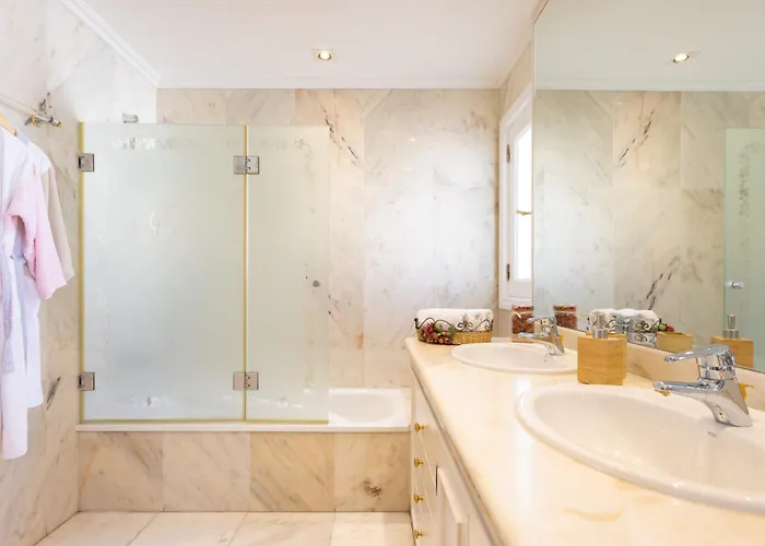 Home2book Timeless Elegance Villa, Cristianos ヴィラ *