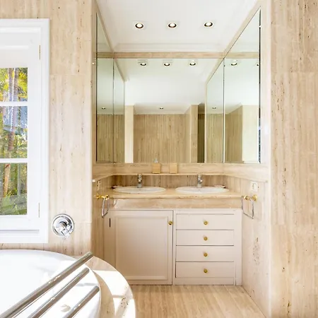 Home2book Timeless Elegance Villa, Cristianos فيلة *