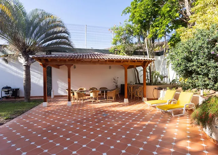 Home2book Timeless Elegance Villa, Cristianos 别墅