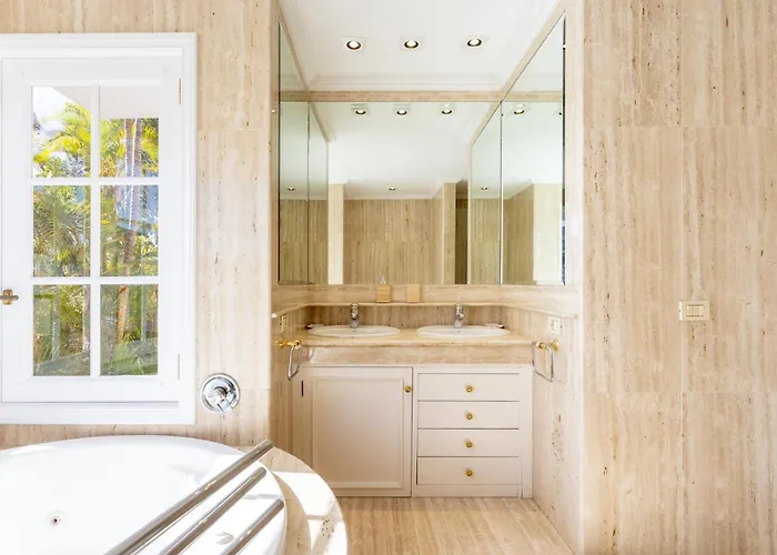 Home2book Timeless Elegance Villa, Cristianos 别墅 *